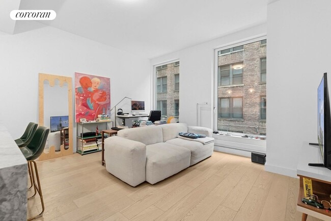 Building Photo - 215 W 28th St