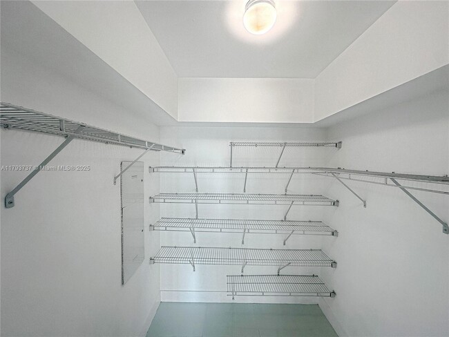 Building Photo - 951 Brickell Ave