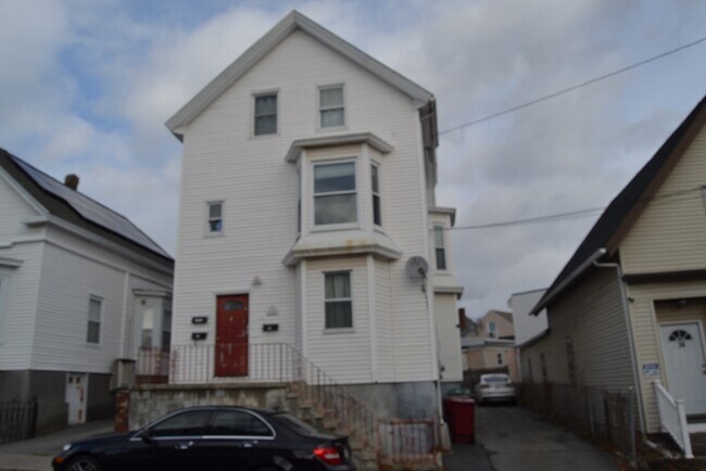 Building Photo - 32 Wamesit St