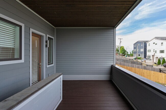 Building Photo - 410A 33rd Ave N-