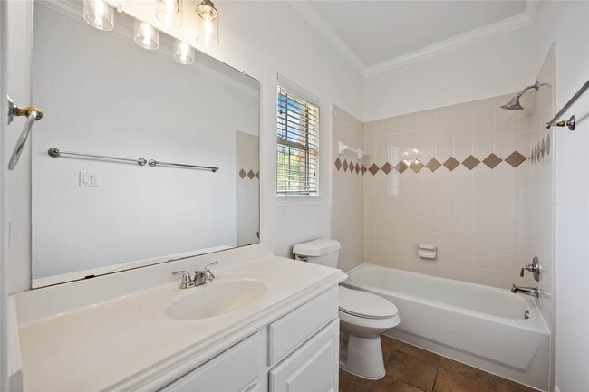Building Photo - 2827 Briarhurst Park