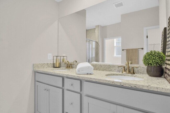 Building Photo - Spacious 3 Bedroom 3.5 Bath Townhome with Finished Basement & First-Floor Suite Near I-64