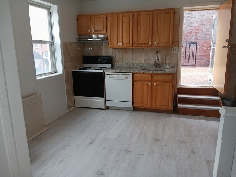 Stove, washer and faucet - 254 S Exeter St