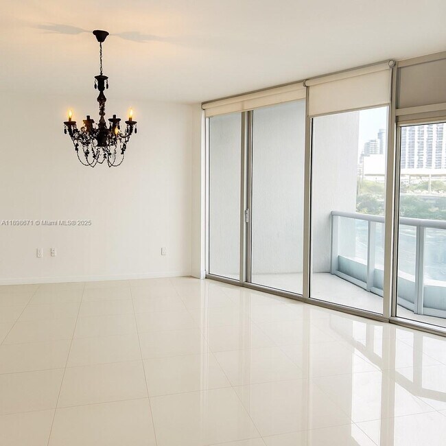 Building Photo - 475 Brickell Ave