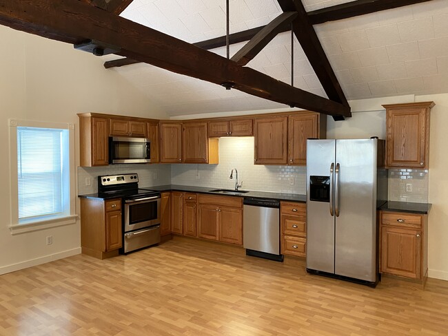 Building Photo - 114 S 6th St