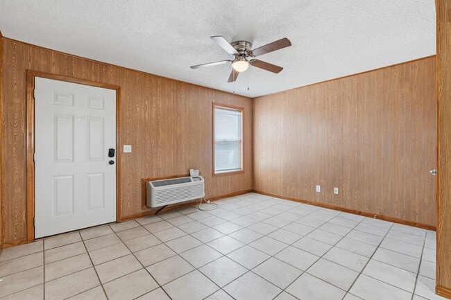 Building Photo - 109 Commercial