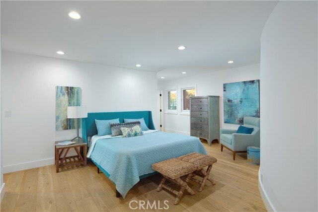 Building Photo - 2572 Bayshore Dr