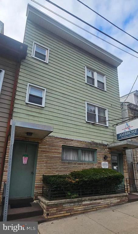 Primary Photo - 434 E Norwegian St
