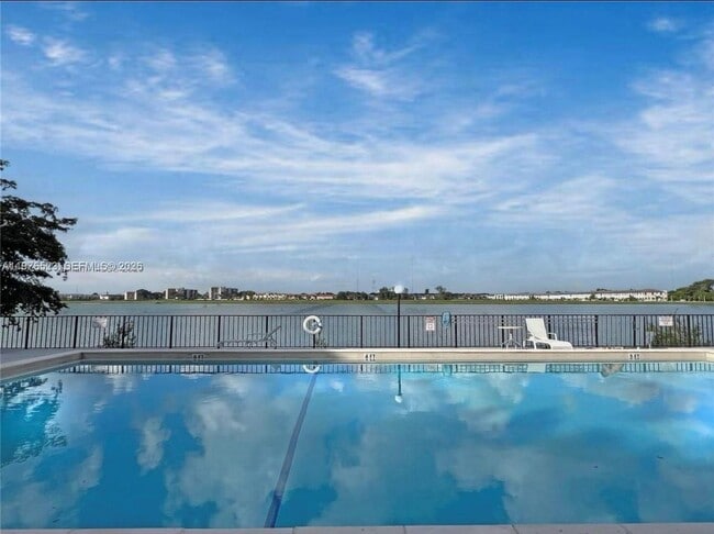 Building Photo - 605 Ives Dairy Rd