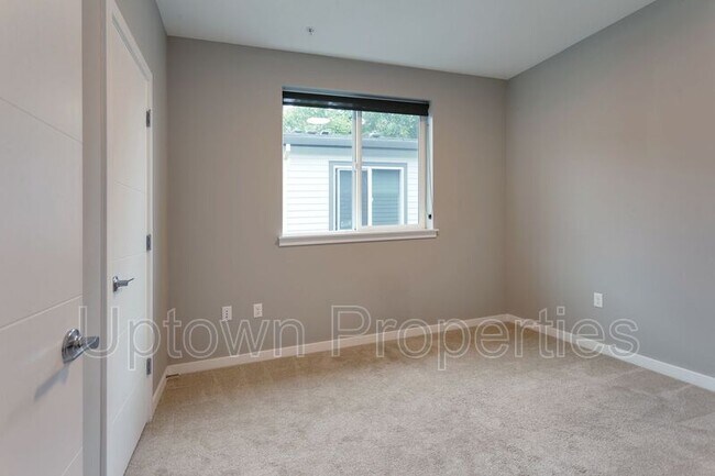 Building Photo - 3563 N Gantenbein Ave