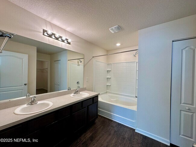 Building Photo - 3330 Lawton Pl