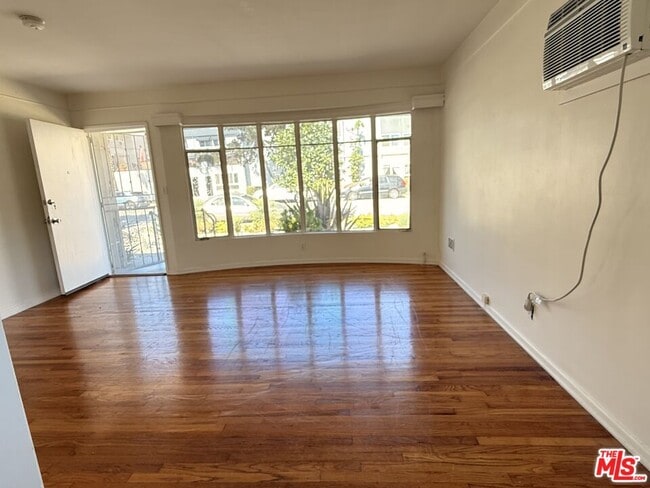 Building Photo - 3947 Prospect Ave