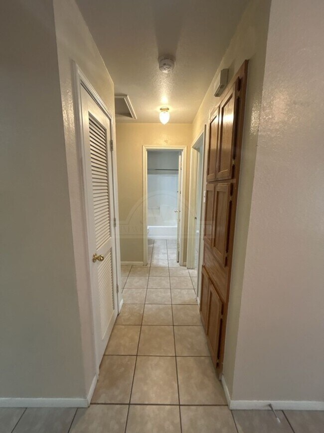Building Photo - 1905 Windward Dr