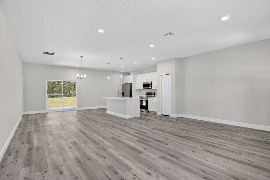 Building Photo - 7938 N Maltese Dr