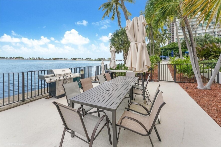Building Photo - 2333 Brickell Ave