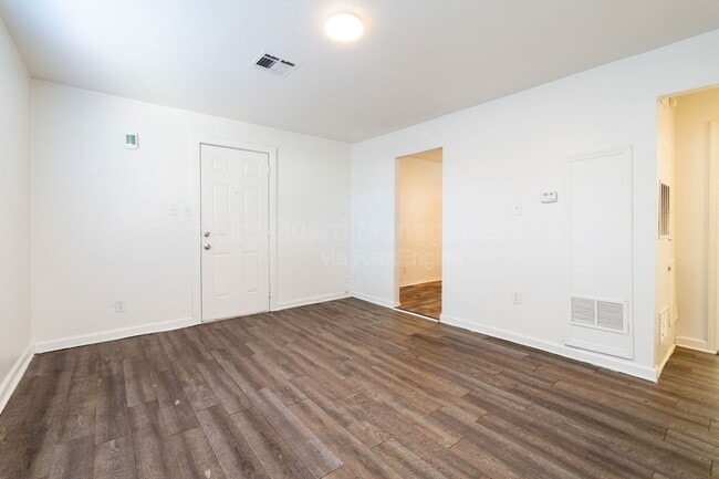 Building Photo - 4471 E Boston Dr