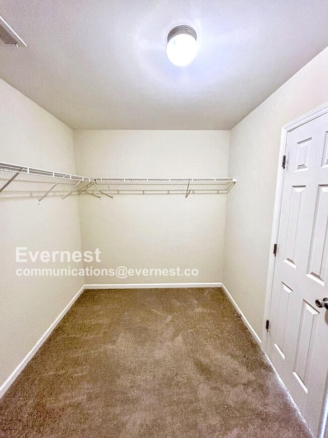 Building Photo - 208 Trevor Ridge Dr