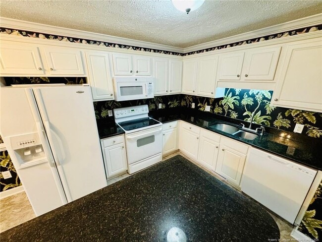 Building Photo - 616 Amberdale W Cir