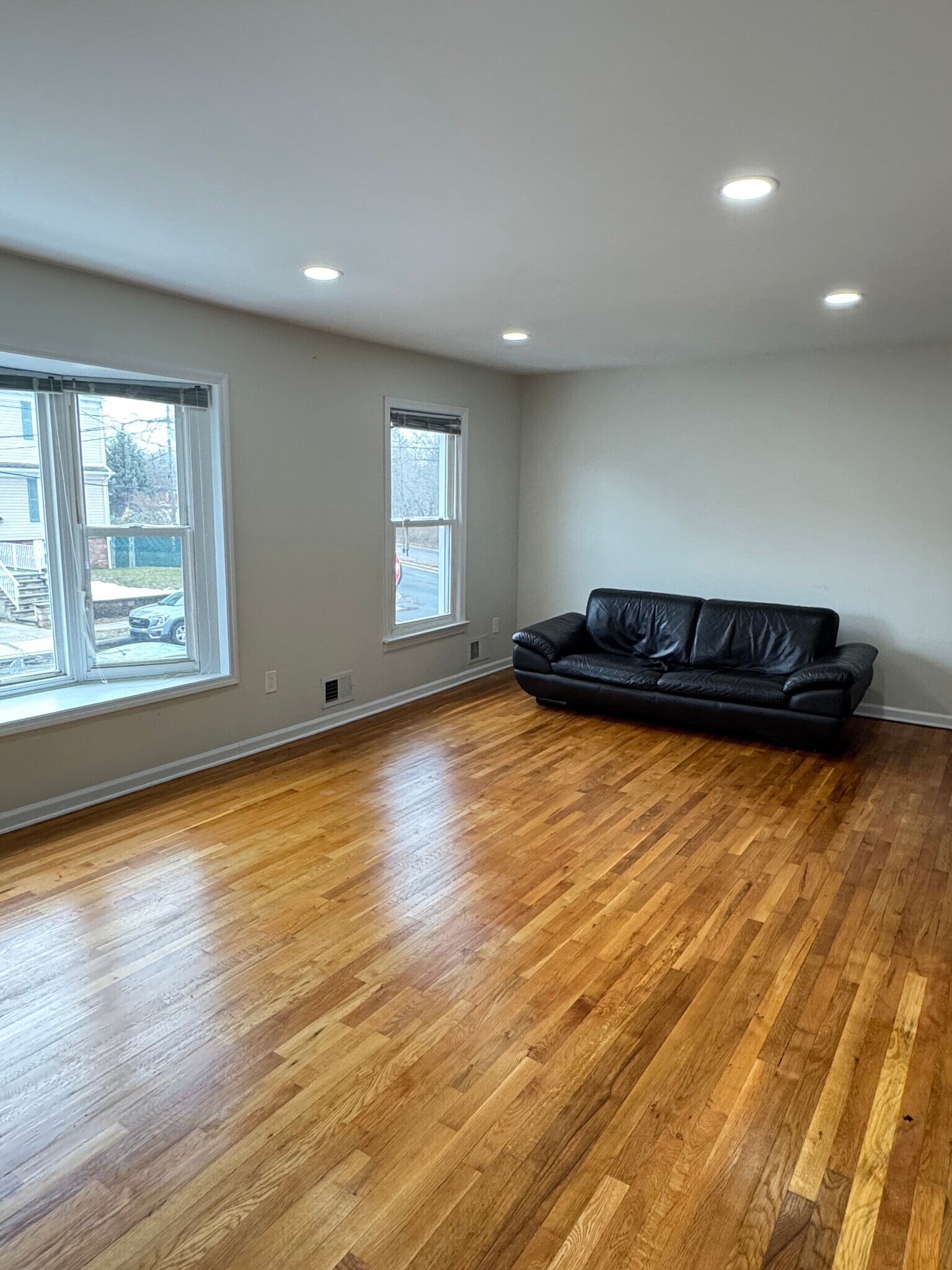 Building Photo - 2 Andrew Ct