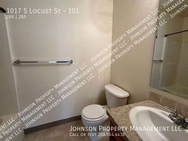 Building Photo - 1017 S Locust St