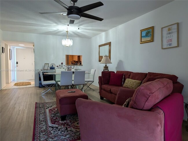 Building Photo - 1501 NE Miami Gardens Dr