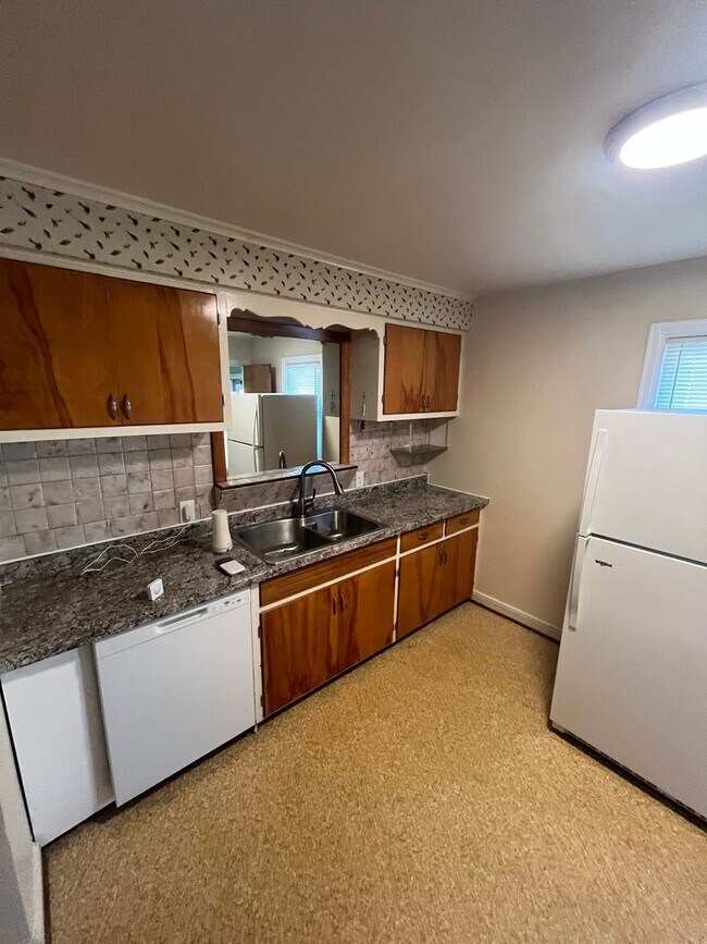 Building Photo - 3 Bedroom Home with In-Law Suite Available Near Rochester General