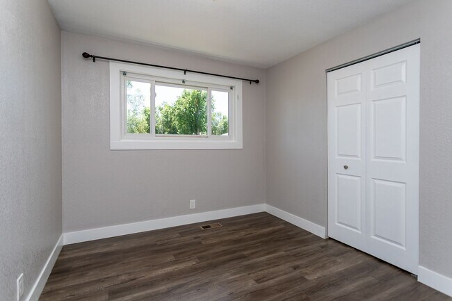 Building Photo - Charming 3BR Home with Updated Amenities &...