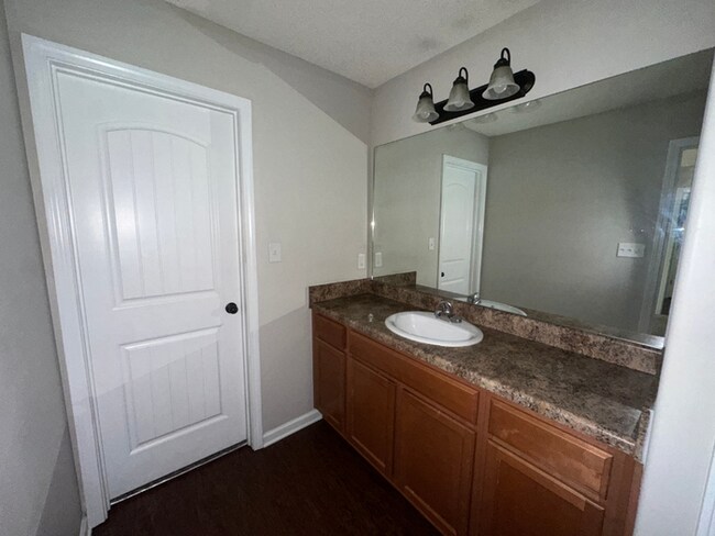 Building Photo - Charming 3BR/2BA Bartlett Area Home | Soaring High Ceilings, Fireplace & 2-Car Garage