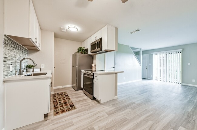 Building Photo - 2501 Gulf Fwy