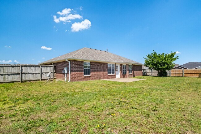 Building Photo - 3 Bed, 2 Bath Home Near Osage Park & Walma...