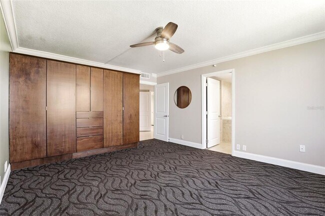 Building Photo - 400 E Colonial Dr