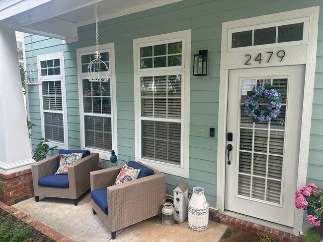 Building Photo - 3 Bed, 2.5 Bath Garden Home in Lakewood Subdivision – Available 8/1