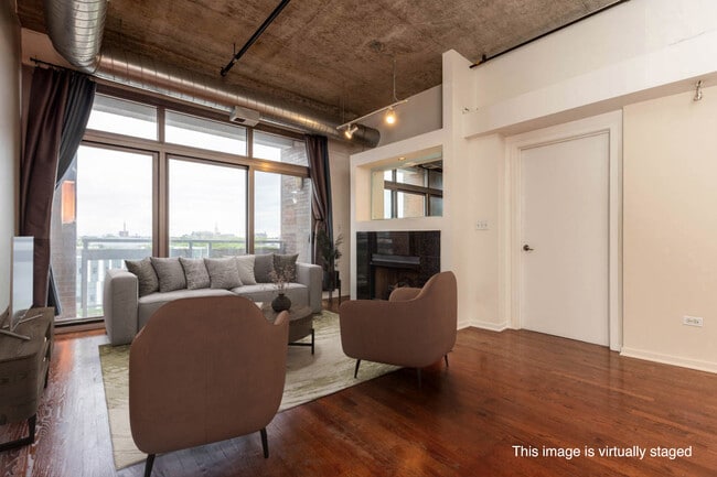 Building Photo - 933 W Van Buren St