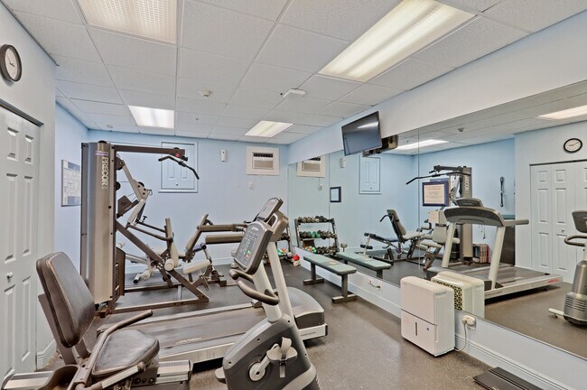 Building Photo - 5420 N Ocean Dr