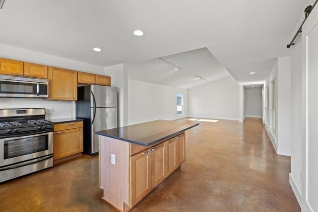 Building Photo - 2304 Rain Water Dr