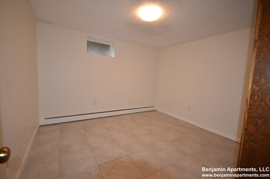 Building Photo - 20 Mossdale Rd