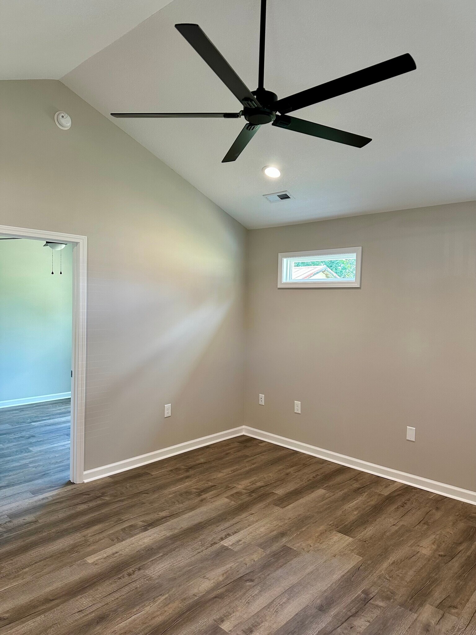 Easy access to office or second bedroom - 2217 Kenwood Blvd SE