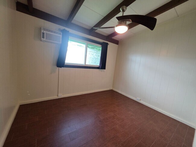 Building Photo - AVAILABLE NOW! 3 bed, 1.5 bath with 2 parking in Kailua.
