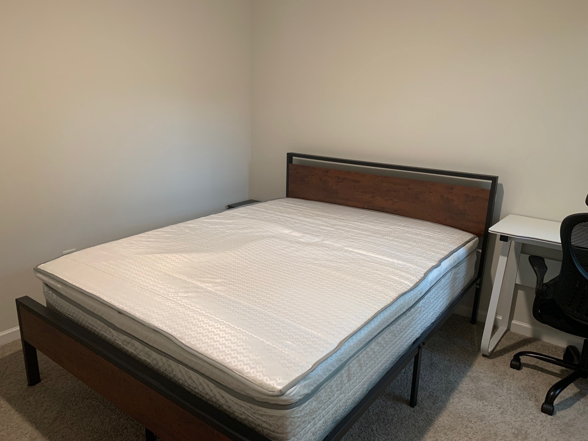 Building Photo - 1086 W Bank St