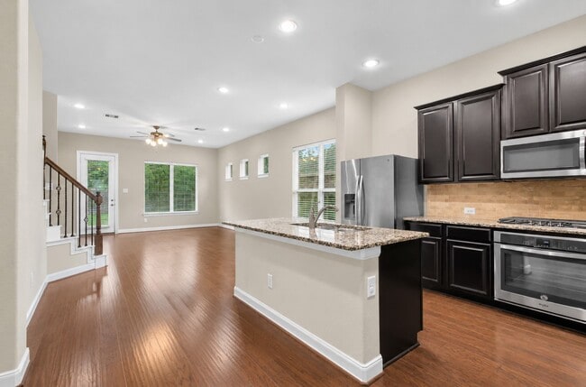 Building Photo - 22503 Miramar Bend Dr