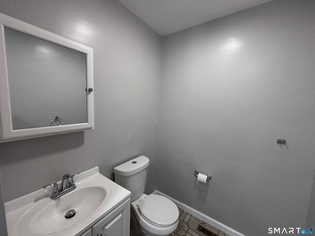 Building Photo - 409 Oak Ave