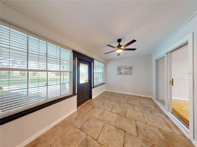 Building Photo - 7923 Ridge Pointe Dr E