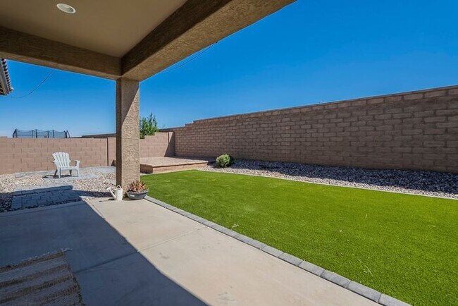 Building Photo - Bright & Stylish 3BR Home in La Estancia |...