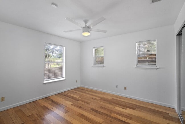 Building Photo - 1211 Delano St