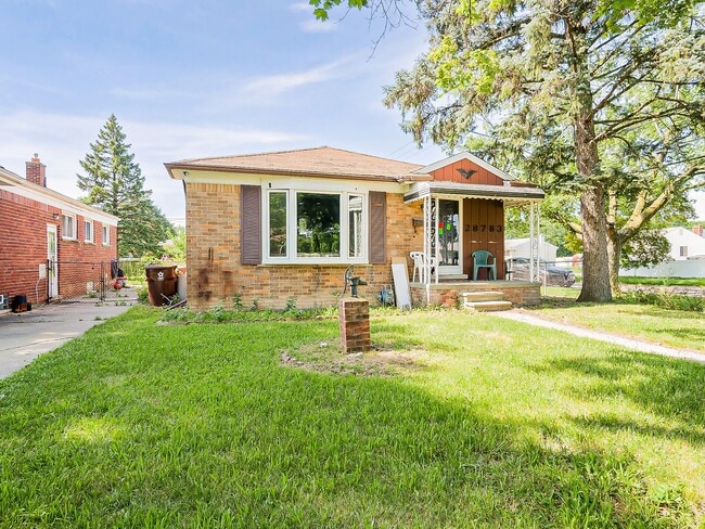 Building Photo - Charming 3-Bedroom Ranch in the Heart of Garden City