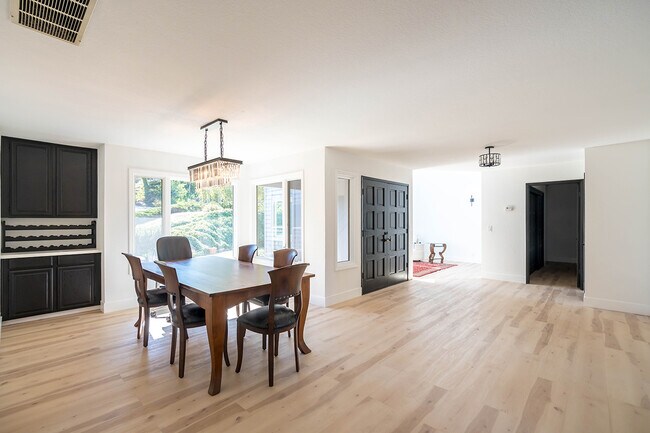 Building Photo - 13140 Delson Ct