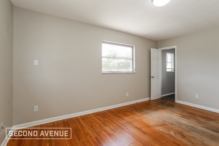 Building Photo - 5943 Jaguar Dr W