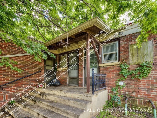 Building Photo - Adorable Tudor in Crestwood!