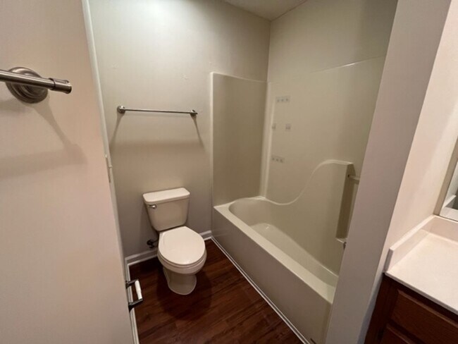 Building Photo - Renovated 3 Bedroom 2 Bathroom with 1 Car ...