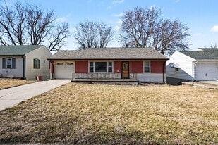 Building Photo - 2406 S 46th St